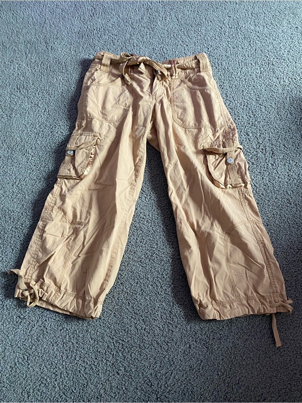 Aeropostale Women's Tan Cargo Capris